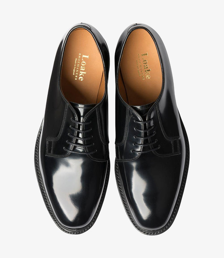 A top-down shot of both shoes presents the clean design and wide, comfortable toe box. The polished leather upper’s high shine is evenly spread across the surface, while the black leather lining is visible, highlighting the shoe’s quality interior craftsmanship.