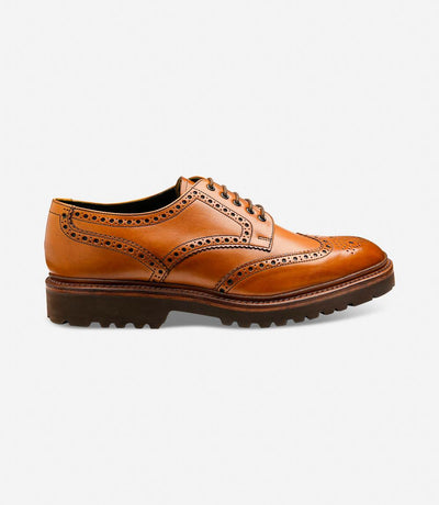 The Loake Perseus Tan Derby Full-Brogue showcases a sleek silhouette, featuring hand-painted calf leather and sturdy commando rubber sole, epitomizing both style and durability.